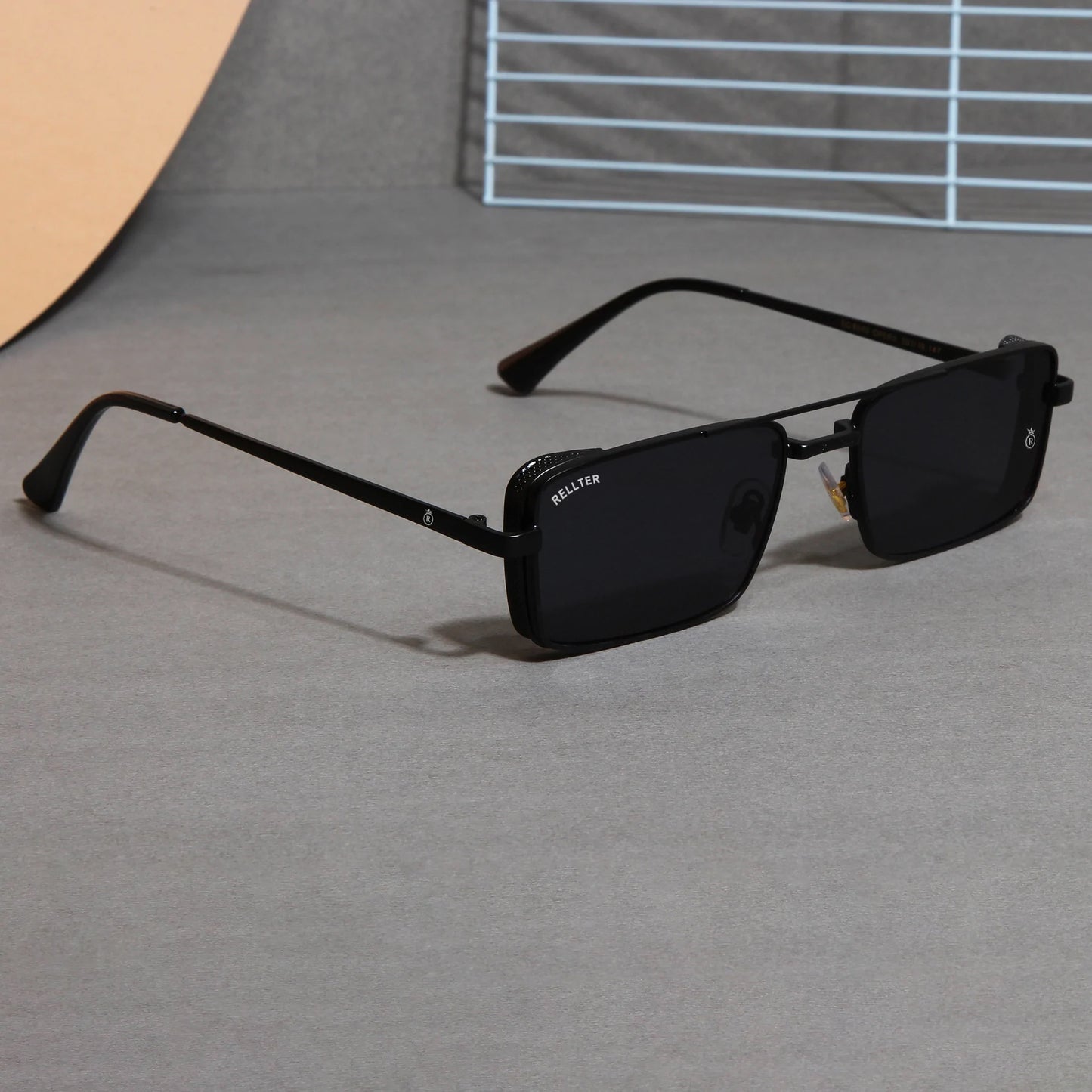 Rellter Square 2211 black to black Sunglasses